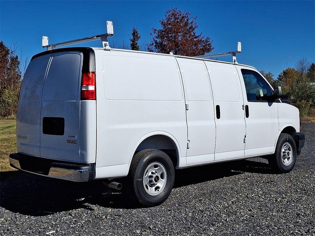 2025 Gmc Savana Cargo 2500 photo 3