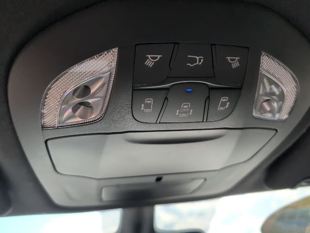 2026 Chrysler Pacifica photo 18