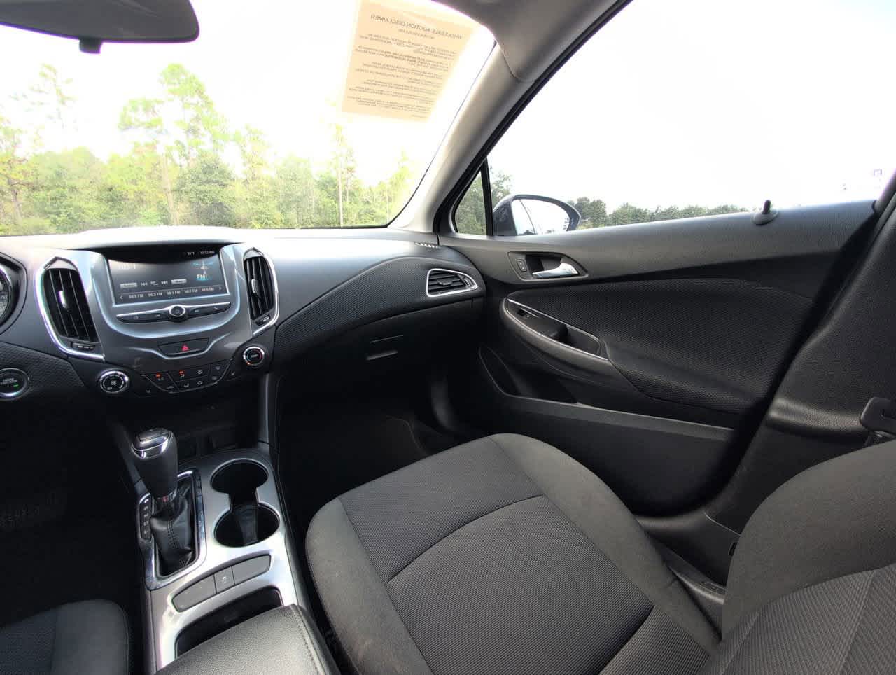 2016 Chevrolet Cruze LT photo 3