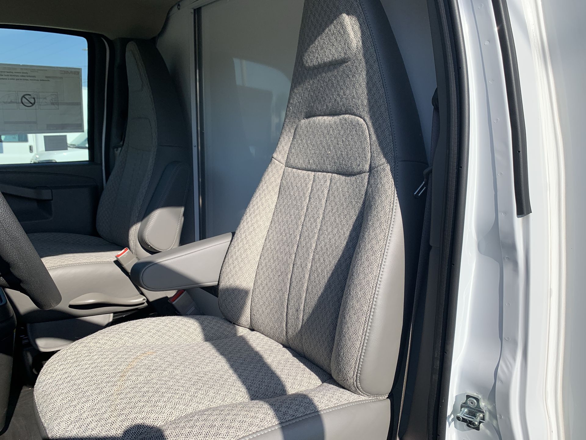 2025 Gmc Savana 3500 Cutaway photo 21
