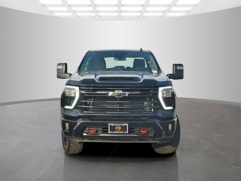2025 Chevrolet Silverado 2500HD LT photo 2