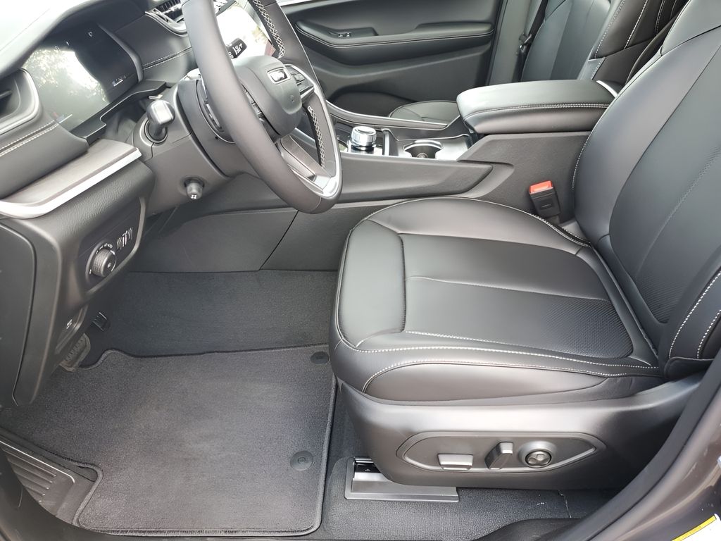 2025 Jeep Grand Cherokee Limited photo 30