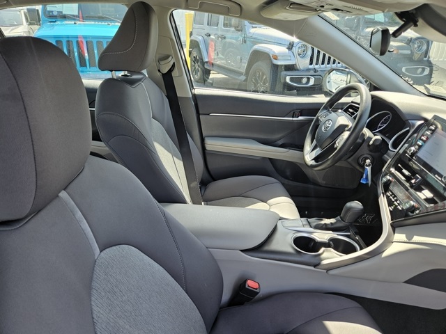 2023 Toyota Camry LE photo 19