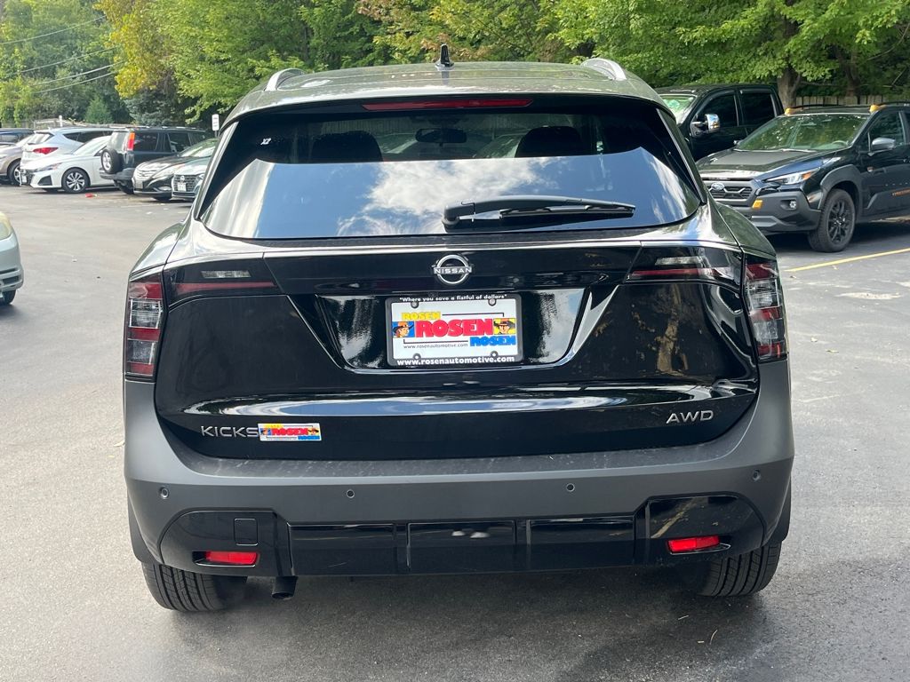 2025 Nissan Kicks SV photo 4