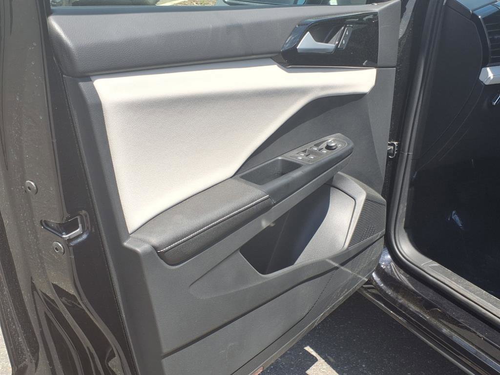 2025 Volkswagen Taos S photo 2