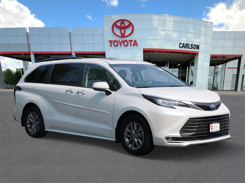 Certified 2022 Toyota Sienna XLE with VIN 5TDJSKFC9NS067146 for sale in Minneapolis, Minnesota