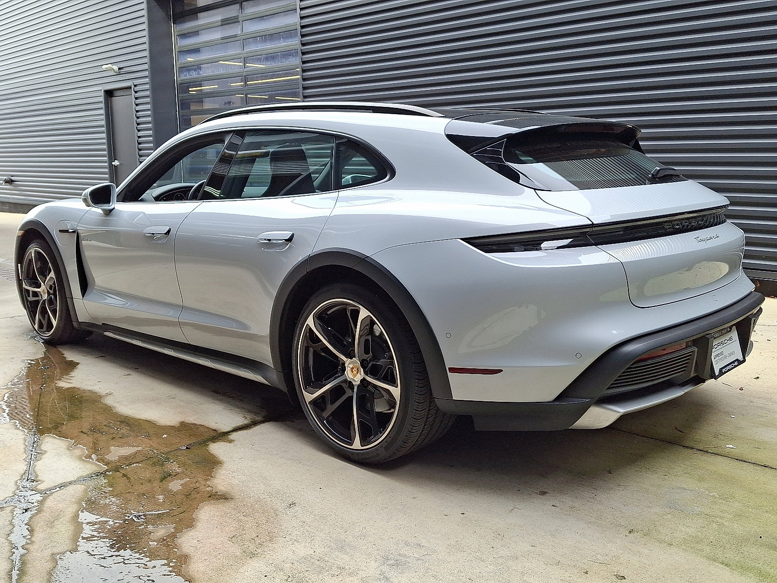 2025 Porsche Taycan Cross Turismo 4 photo 3