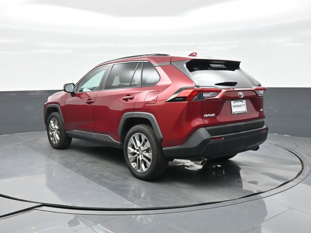2019 Toyota RAV4 XLE Premium photo 4