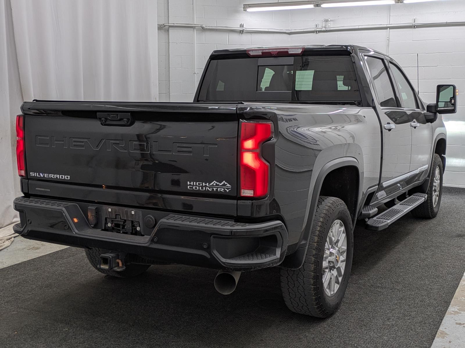 2024 Chevrolet Silverado 2500HD High Country photo 2