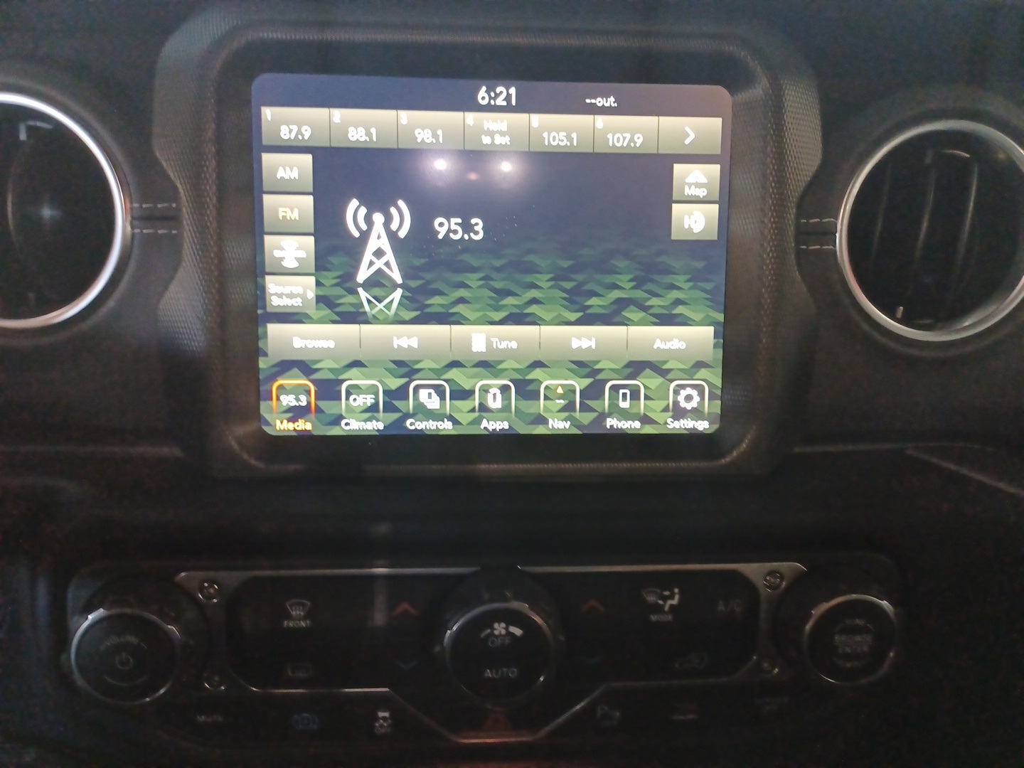 2022 Jeep Wrangler Unlimited Sahara 4xe photo 9