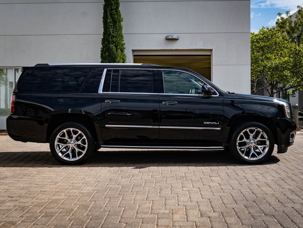 2019 Gmc Yukon XL Denali photo 2