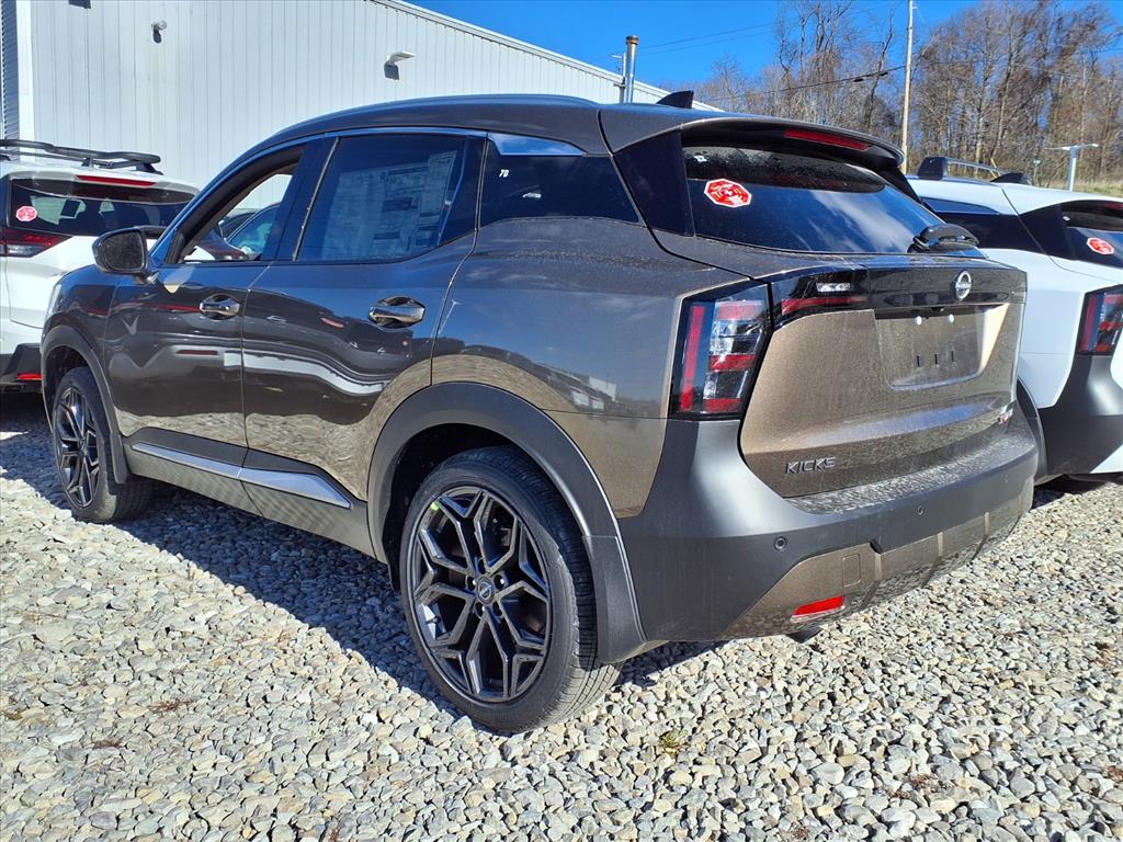 2026 Nissan Kicks SR photo 3