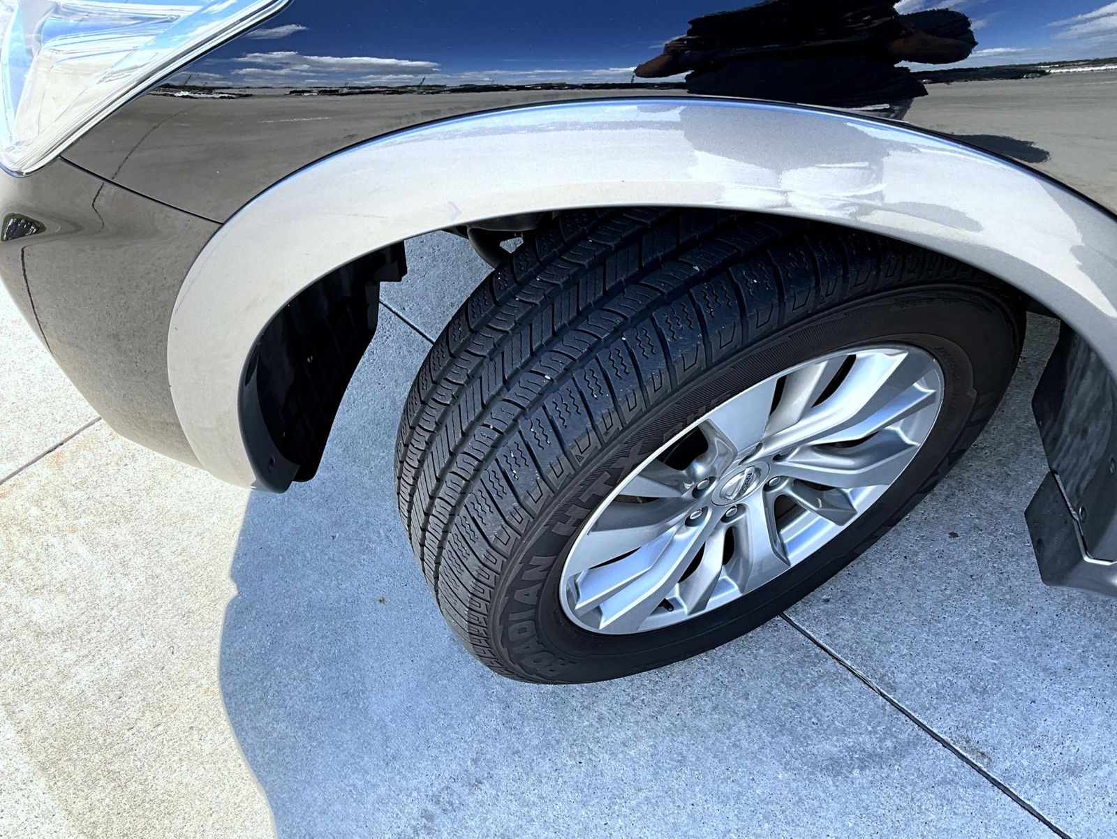 2019 Nissan Armada SV photo 22