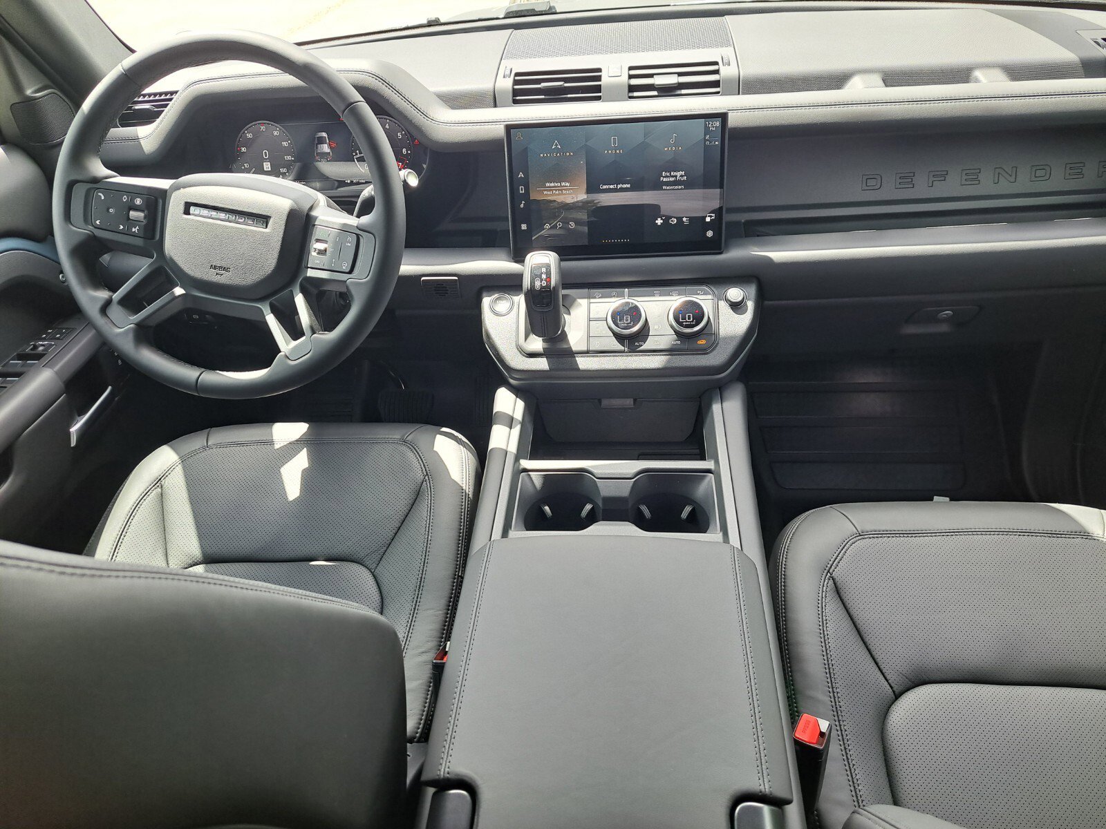 2025 Land Rover Defender 110 S photo 2