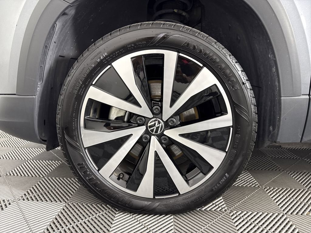 2024 Volkswagen Taos SE photo 7