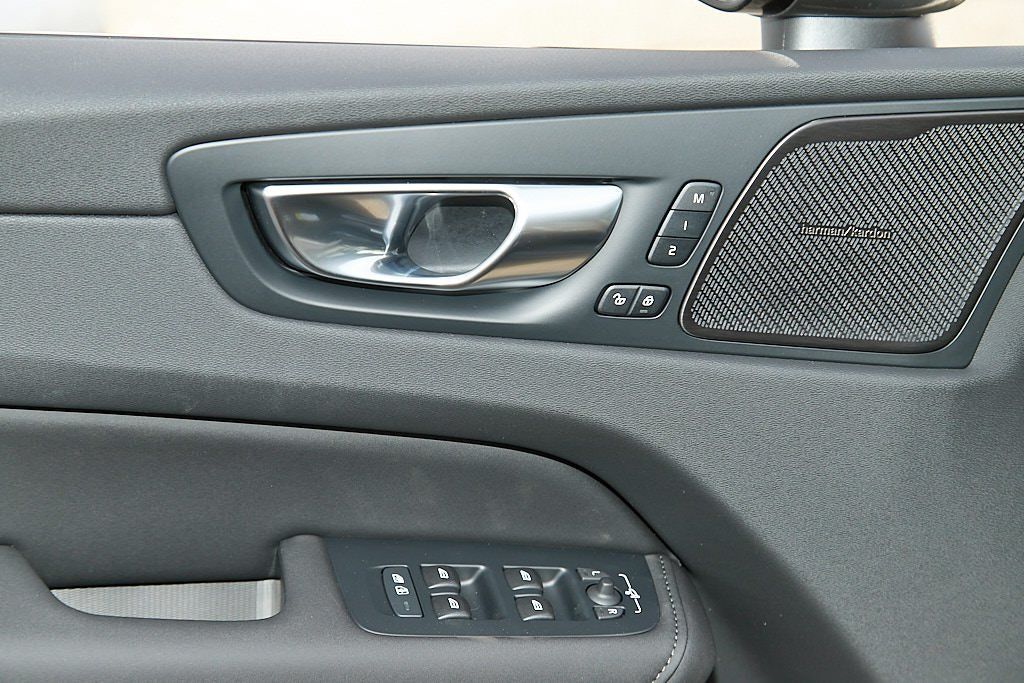 2026 VOLVO XC60 - Image 9