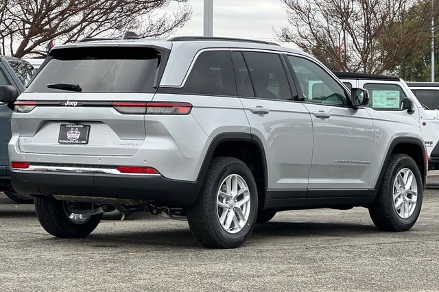 2025 Jeep Grand Cherokee Laredo X photo 4