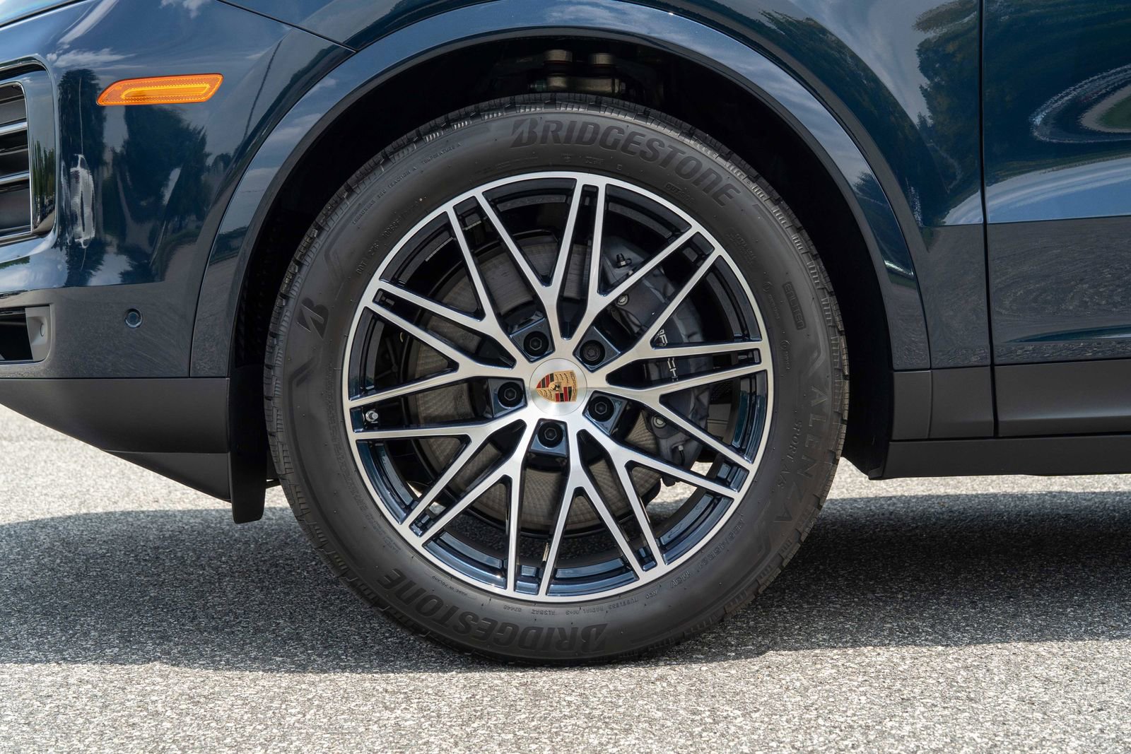 2025 Porsche Cayenne Base photo 11