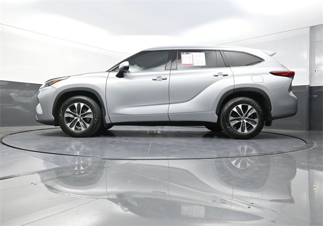 2022 Toyota Highlander XLE photo 29