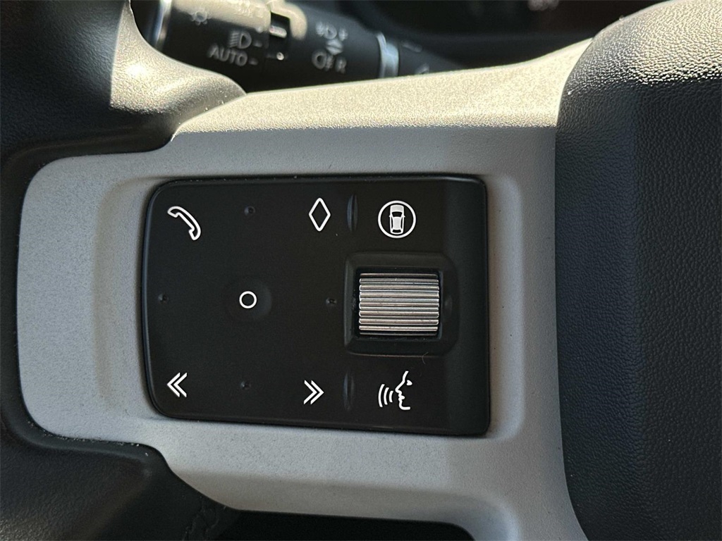 2025 Land Rover Defender S photo 10
