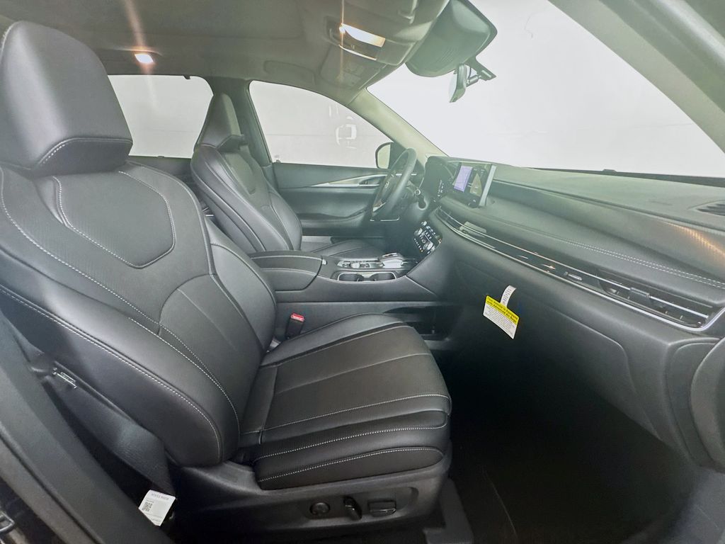 2026 Infiniti QX60 Luxe photo 34