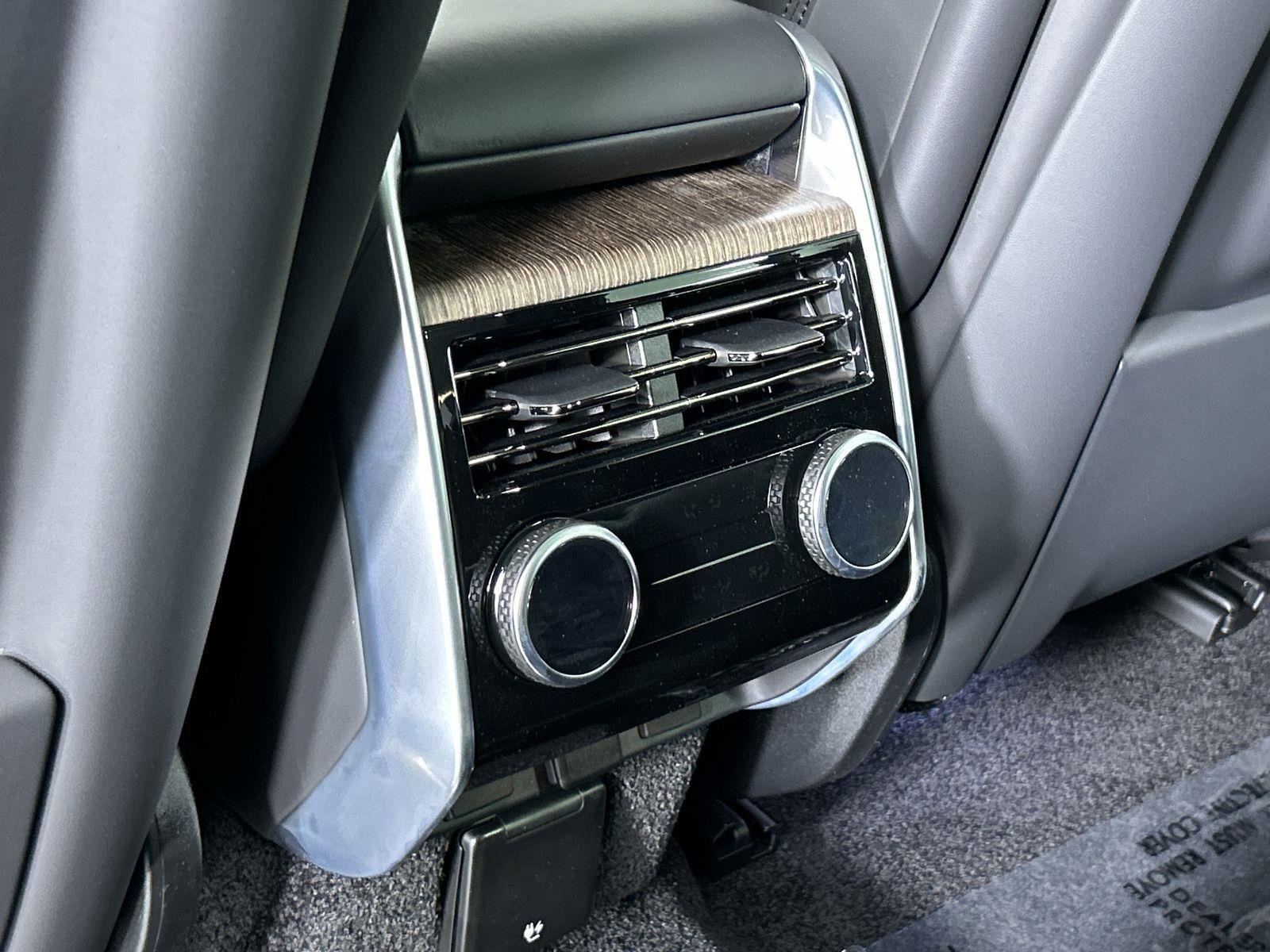 2025 Land Rover Range Rover SE photo 25