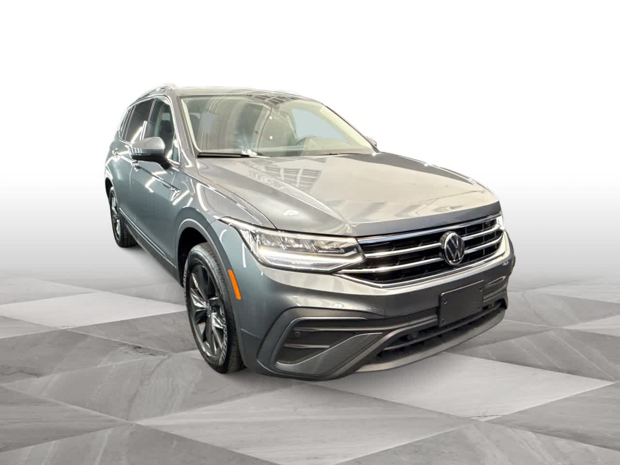 Used 2024 Volkswagen Tiguan SE with VIN 3VV3B7AXXRM125062 for sale in Miami Gardens, FL