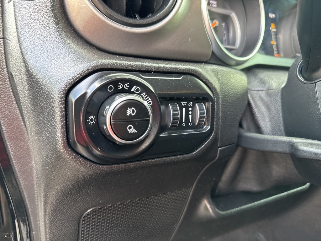 2020 Jeep Gladiator Sport photo 43