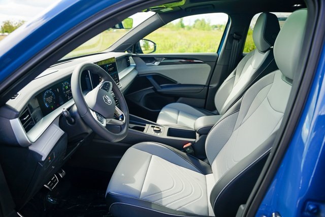 2025 Volkswagen Tiguan SE R-Line Black photo 8