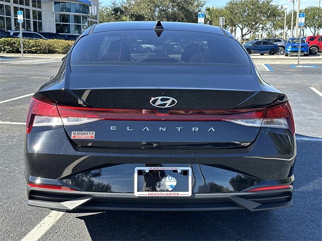2023 Hyundai Elantra SE photo 4