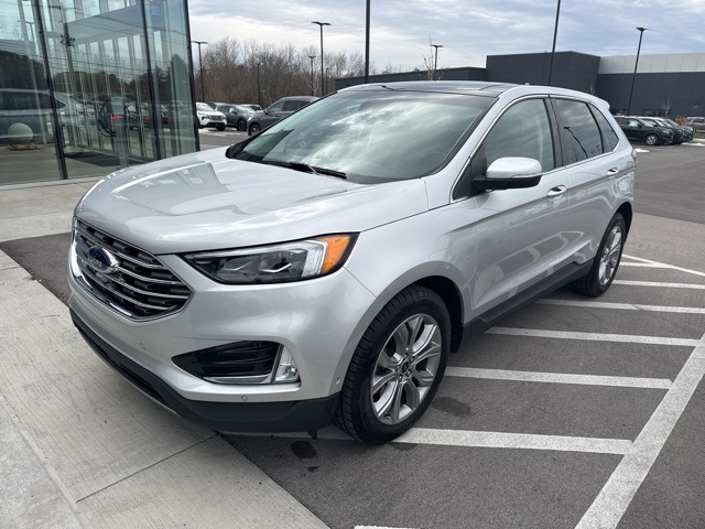 2019 Ford Edge Titanium's photo