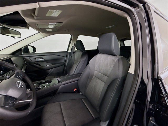 2025 Nissan Rogue SV photo 4