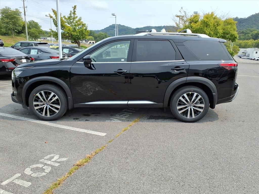 2025 Nissan Pathfinder Platinum photo 3