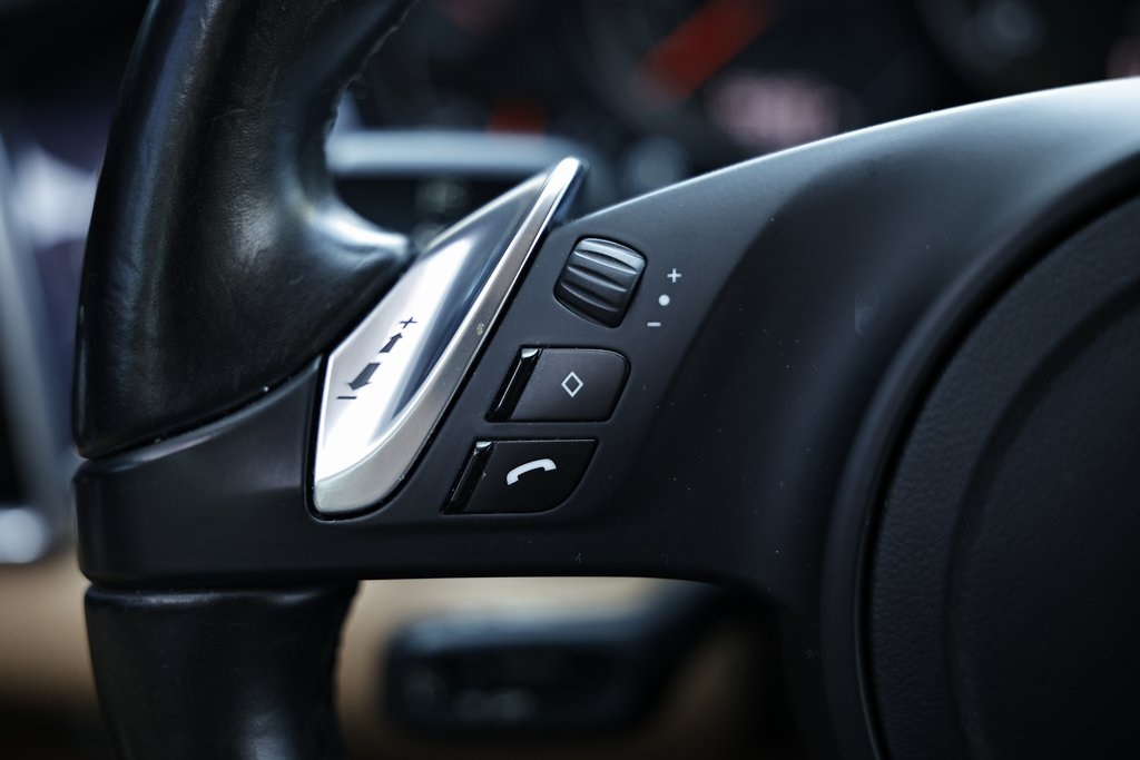 2015 Porsche Panamera Base photo 36