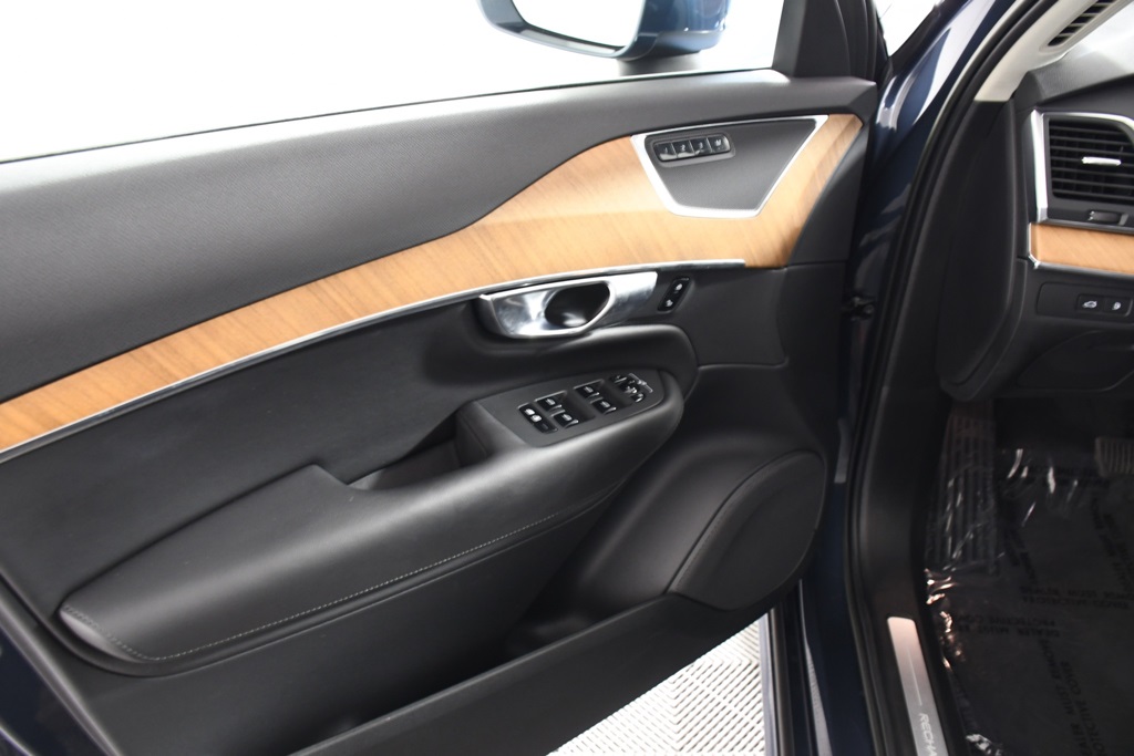 2023 Volvo XC90 Recharge T8 Core photo 13