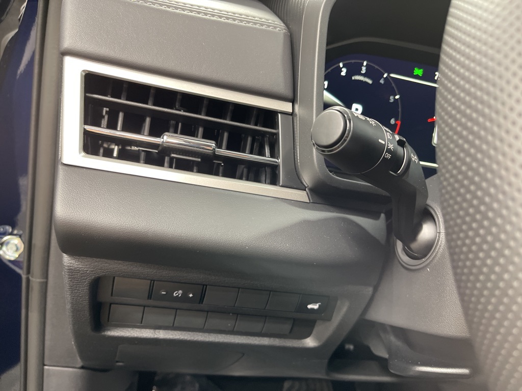 2025 Mitsubishi Outlander SE photo 7