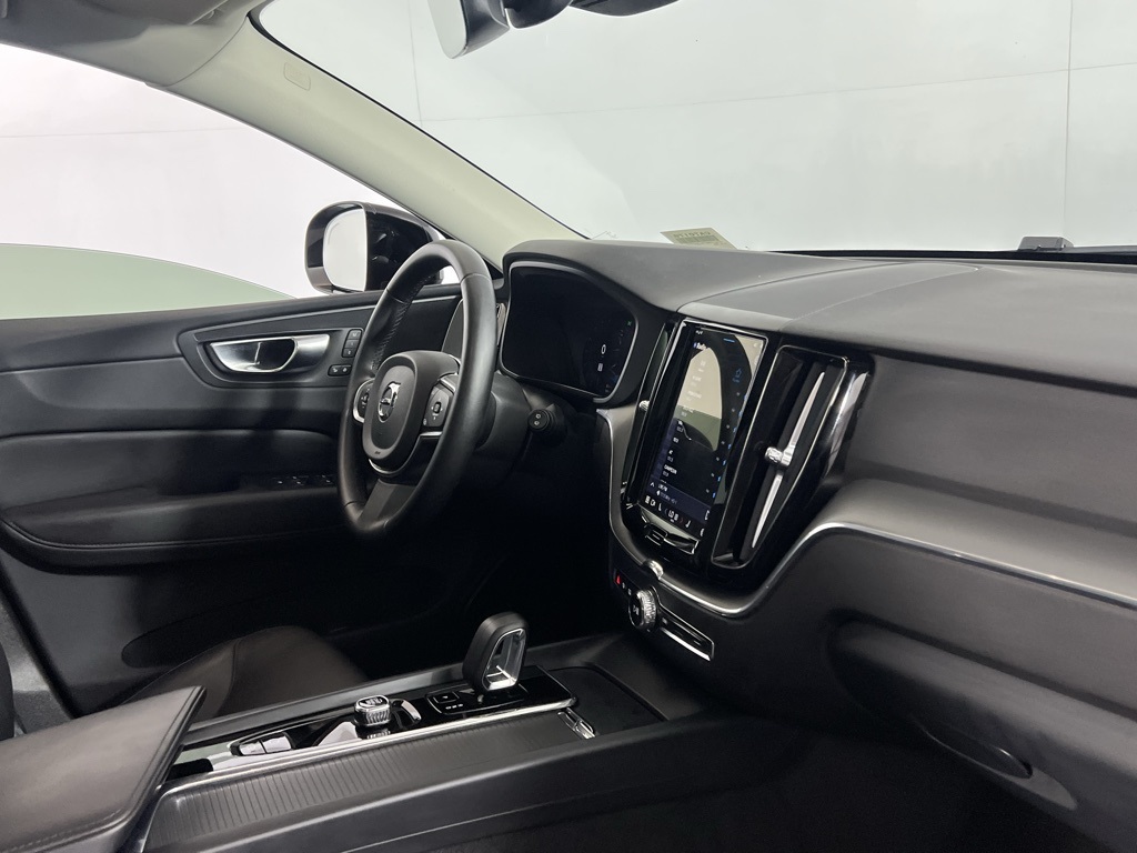 2024 Volvo XC60 B5 Core photo 30