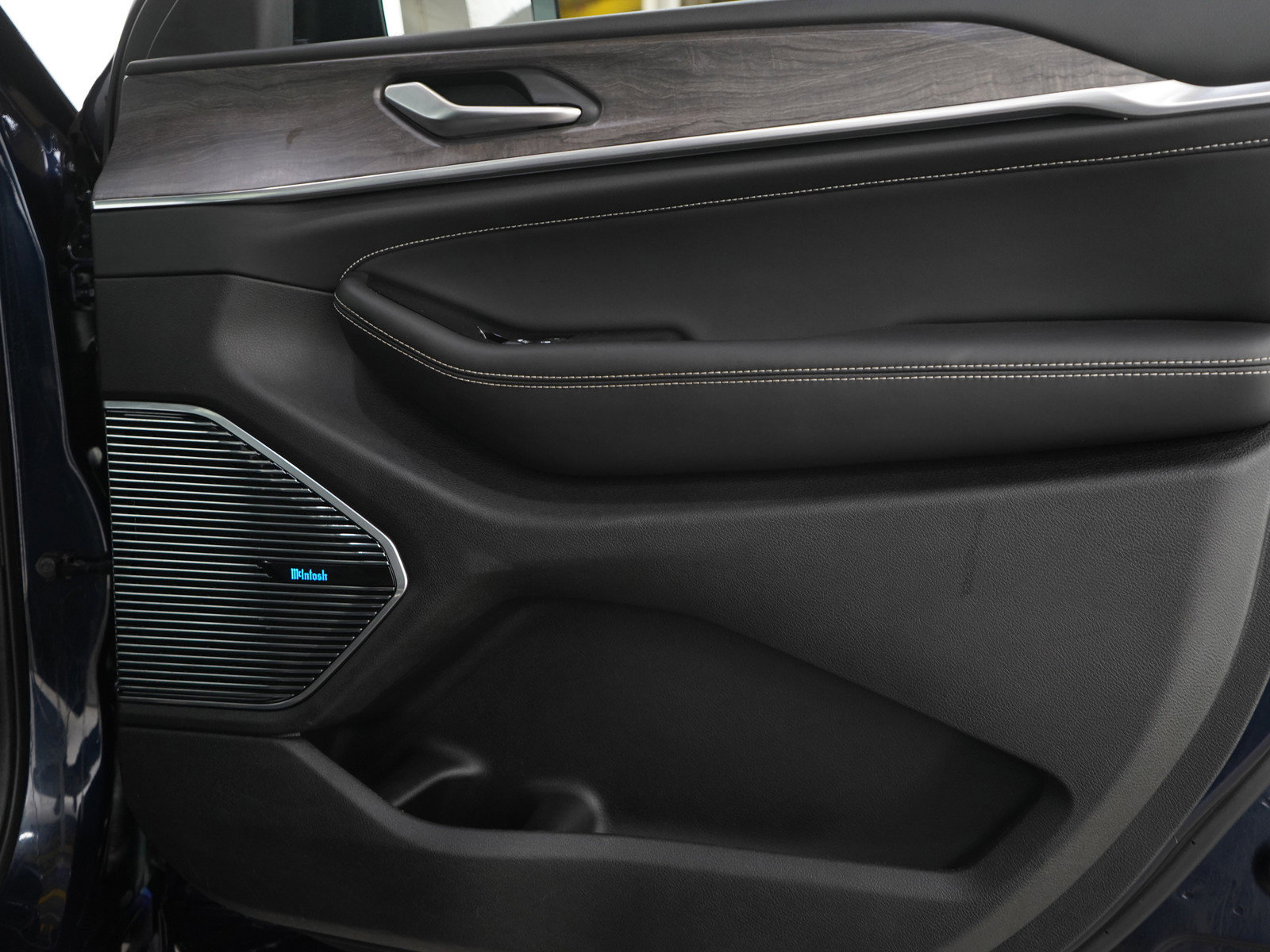 2023 Jeep Grand Cherokee Overland 4xe photo 4