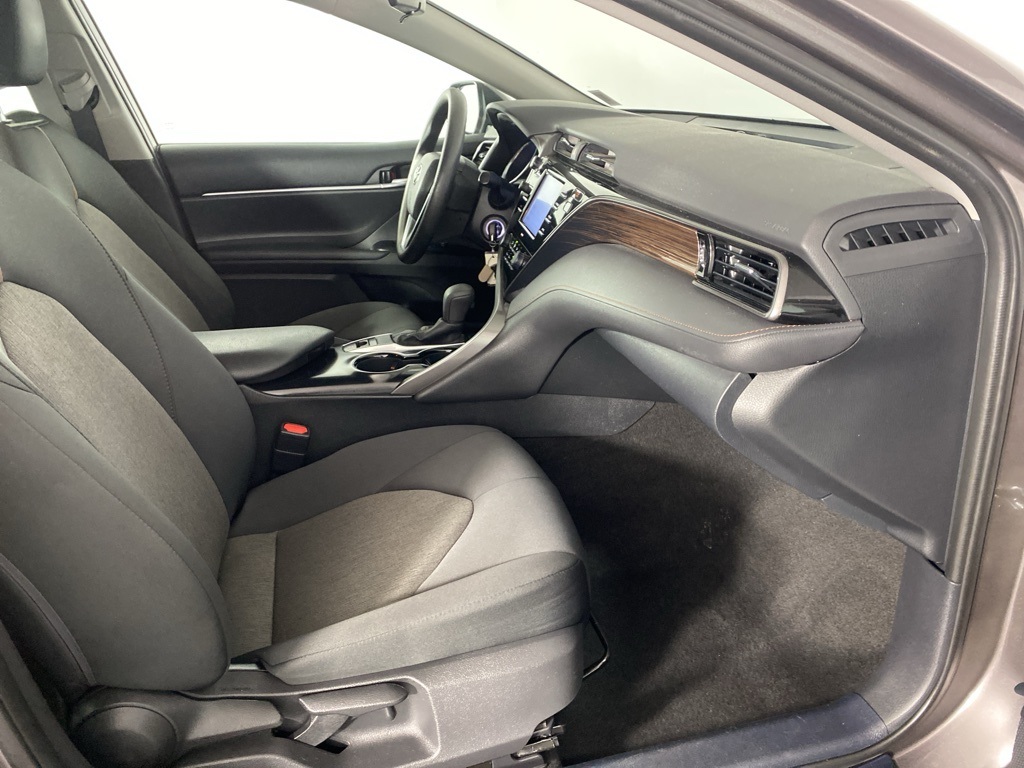 2020 Toyota Camry LE photo 30