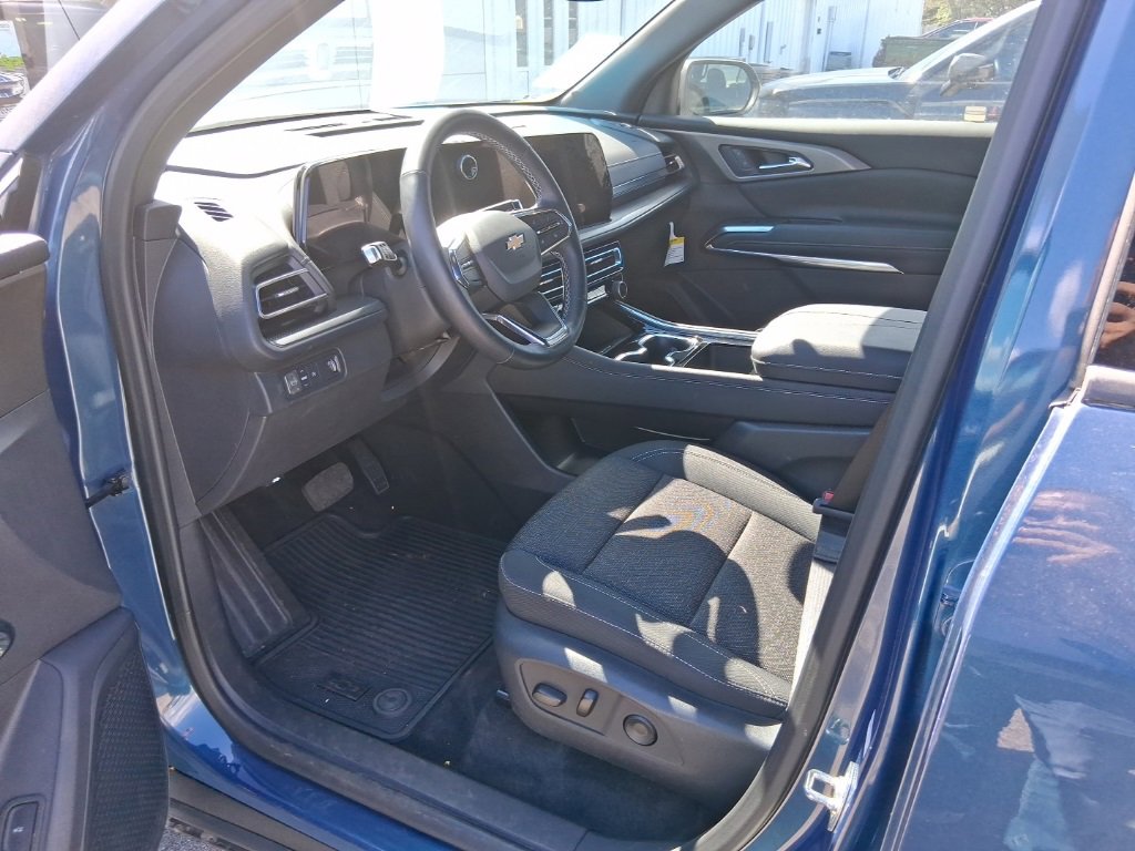 2025 Chevrolet Traverse photo 6