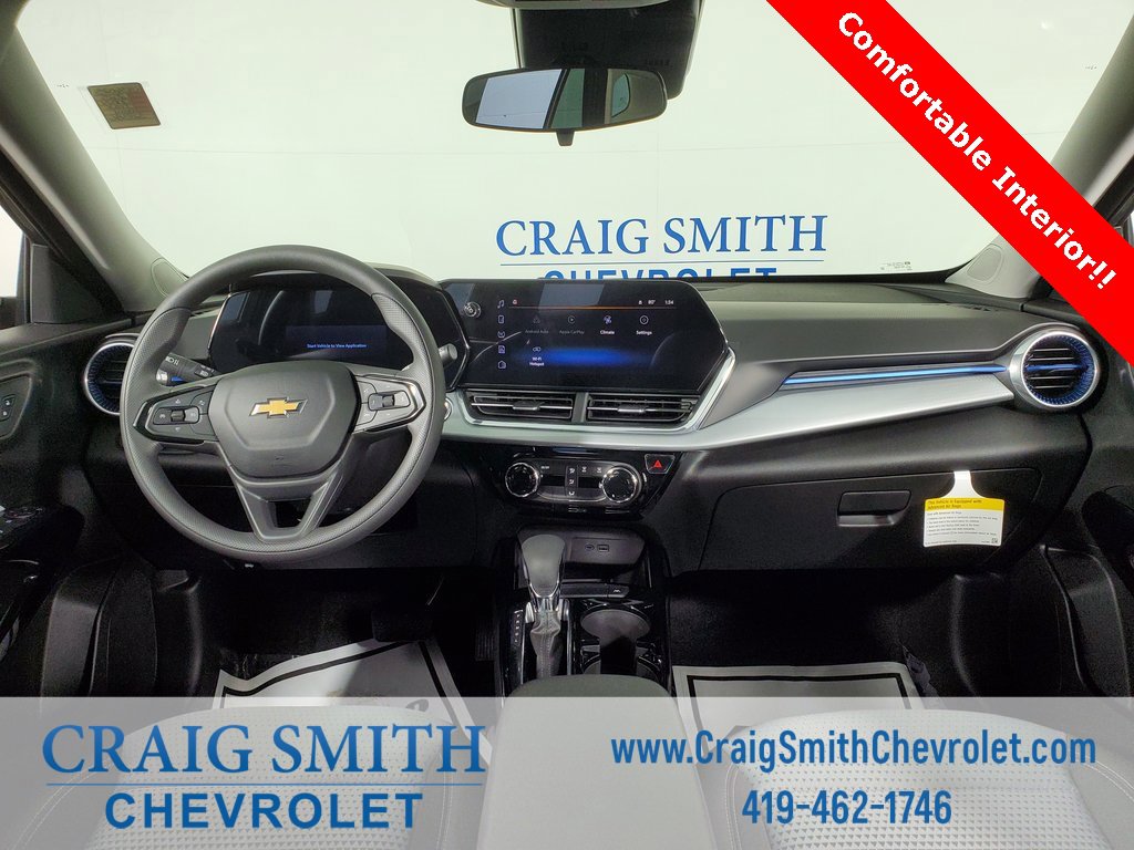 2025 Chevrolet Trax LT photo 3