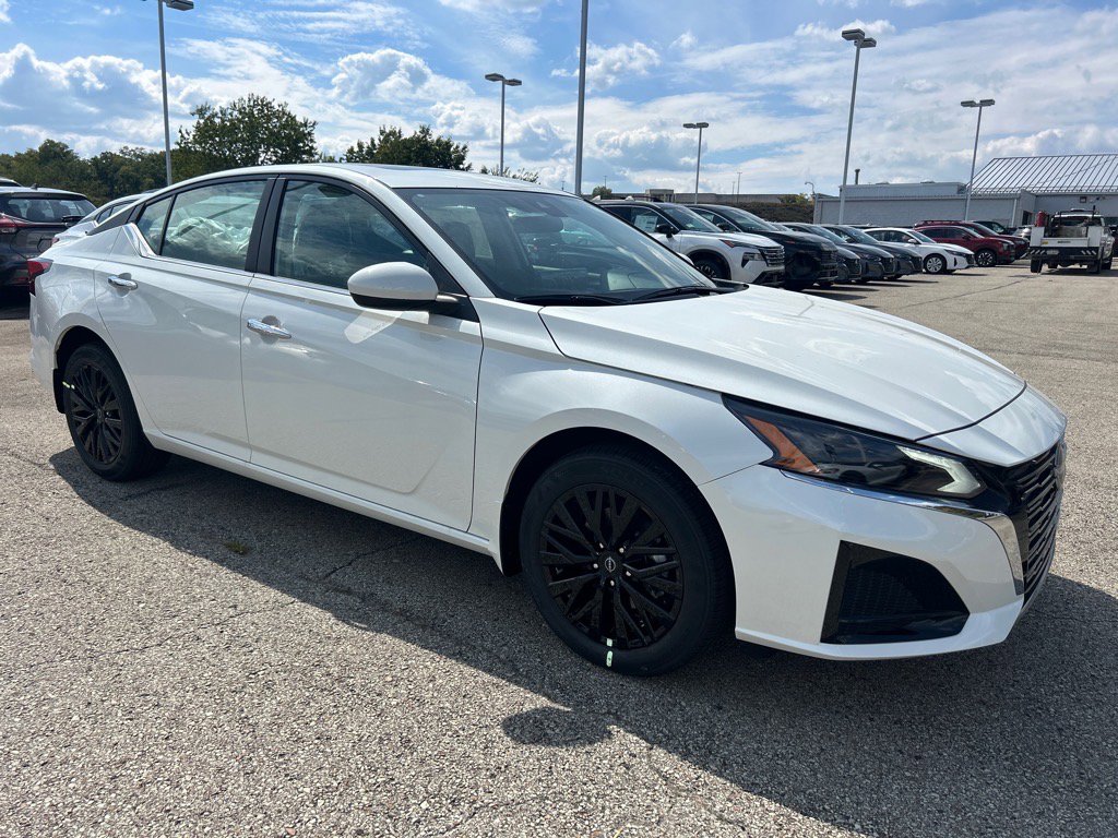 2025 Nissan Altima SV's photo