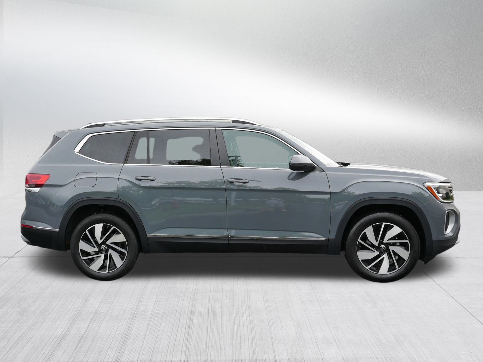 2025 Volkswagen Atlas SEL photo 8