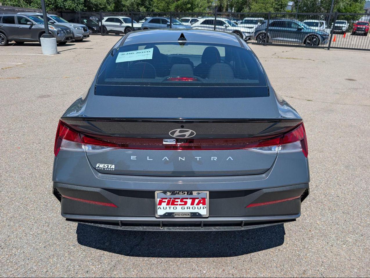2025 Hyundai Elantra SEL Sport photo 4