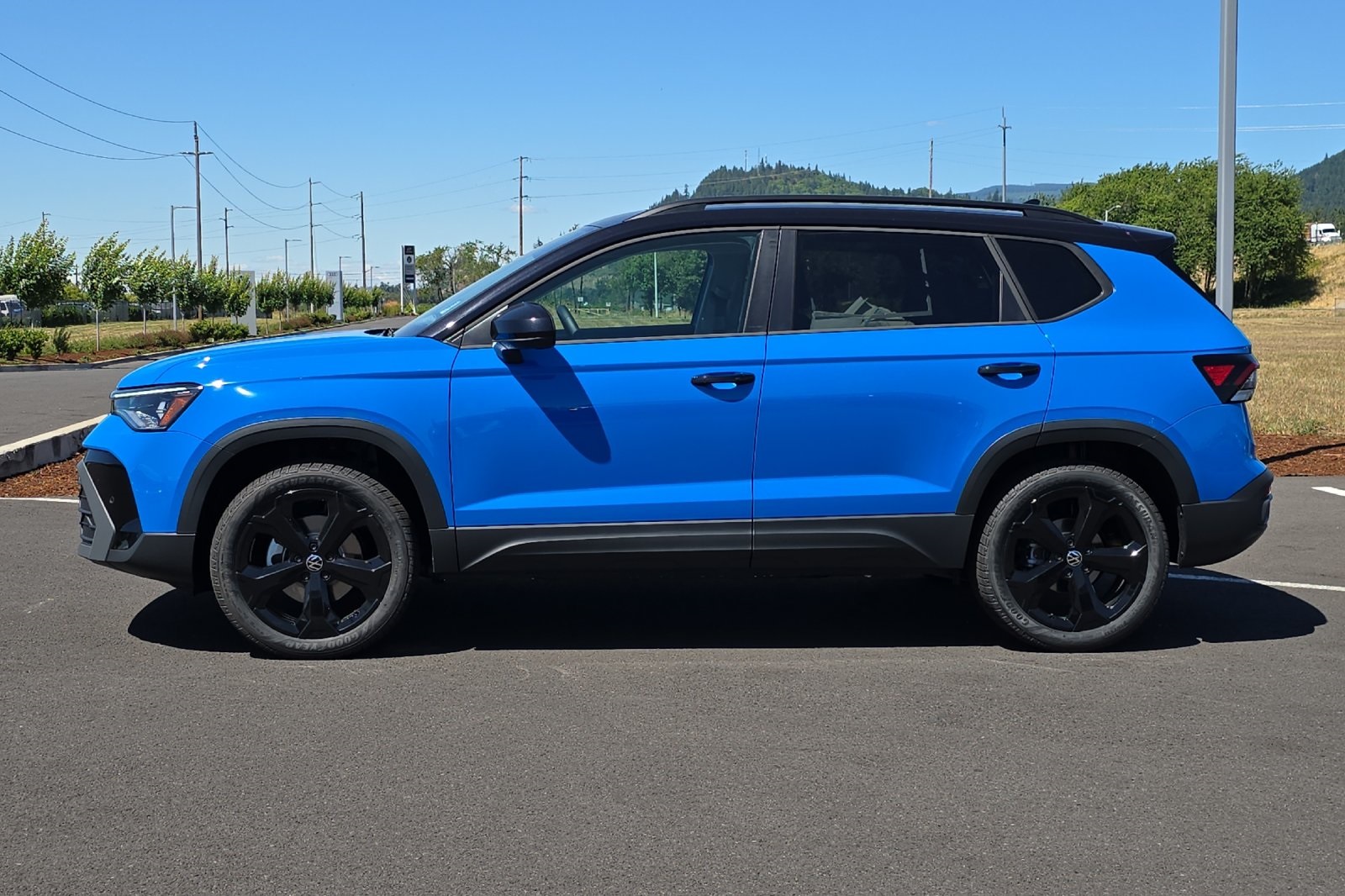 2025 Volkswagen Taos SE photo 6