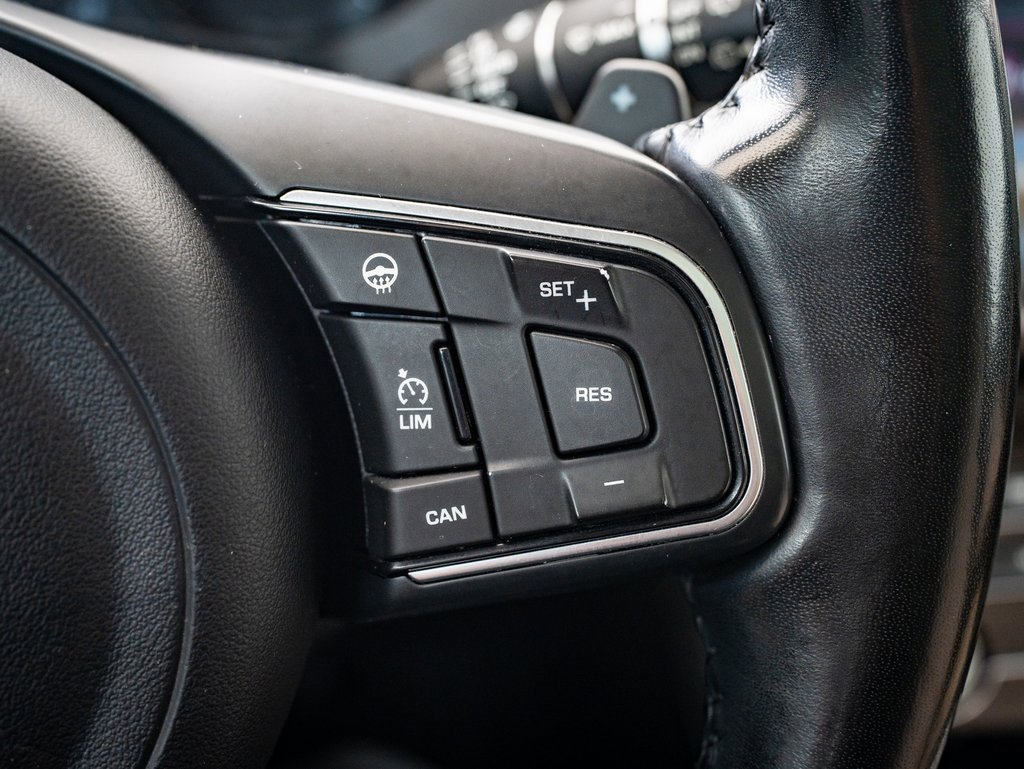 2018 Jaguar F-PACE Premium photo 24