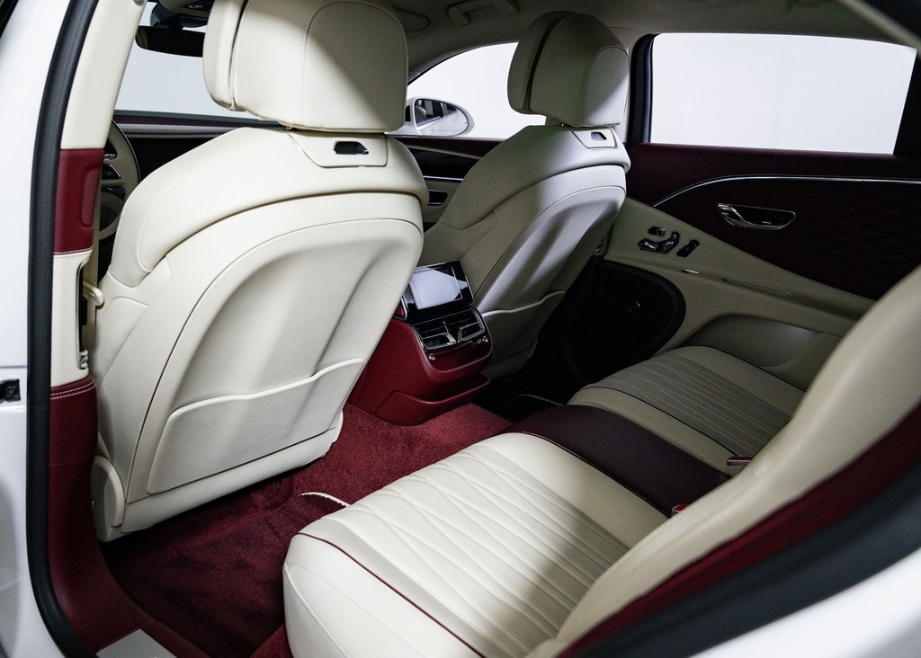 Used 2022 Glacier White Bentley V8 image 20