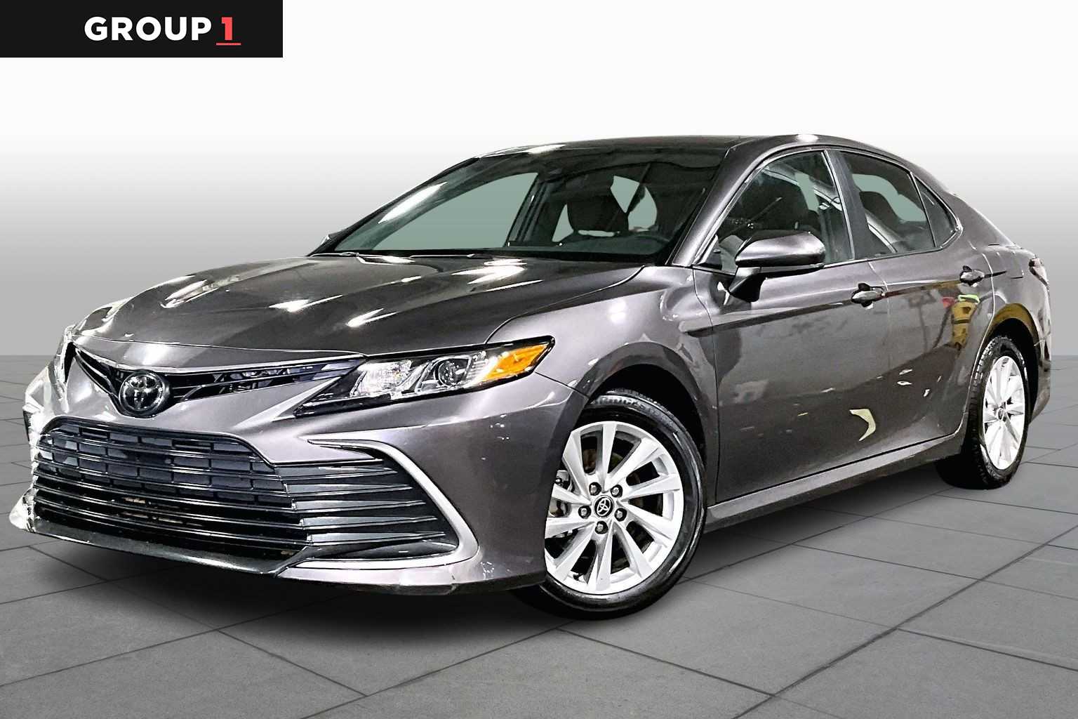 2024 Toyota Camry LE's photo