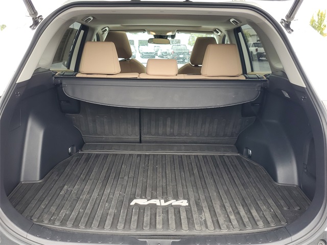 2020 Toyota RAV4 Hybrid XLE photo 9