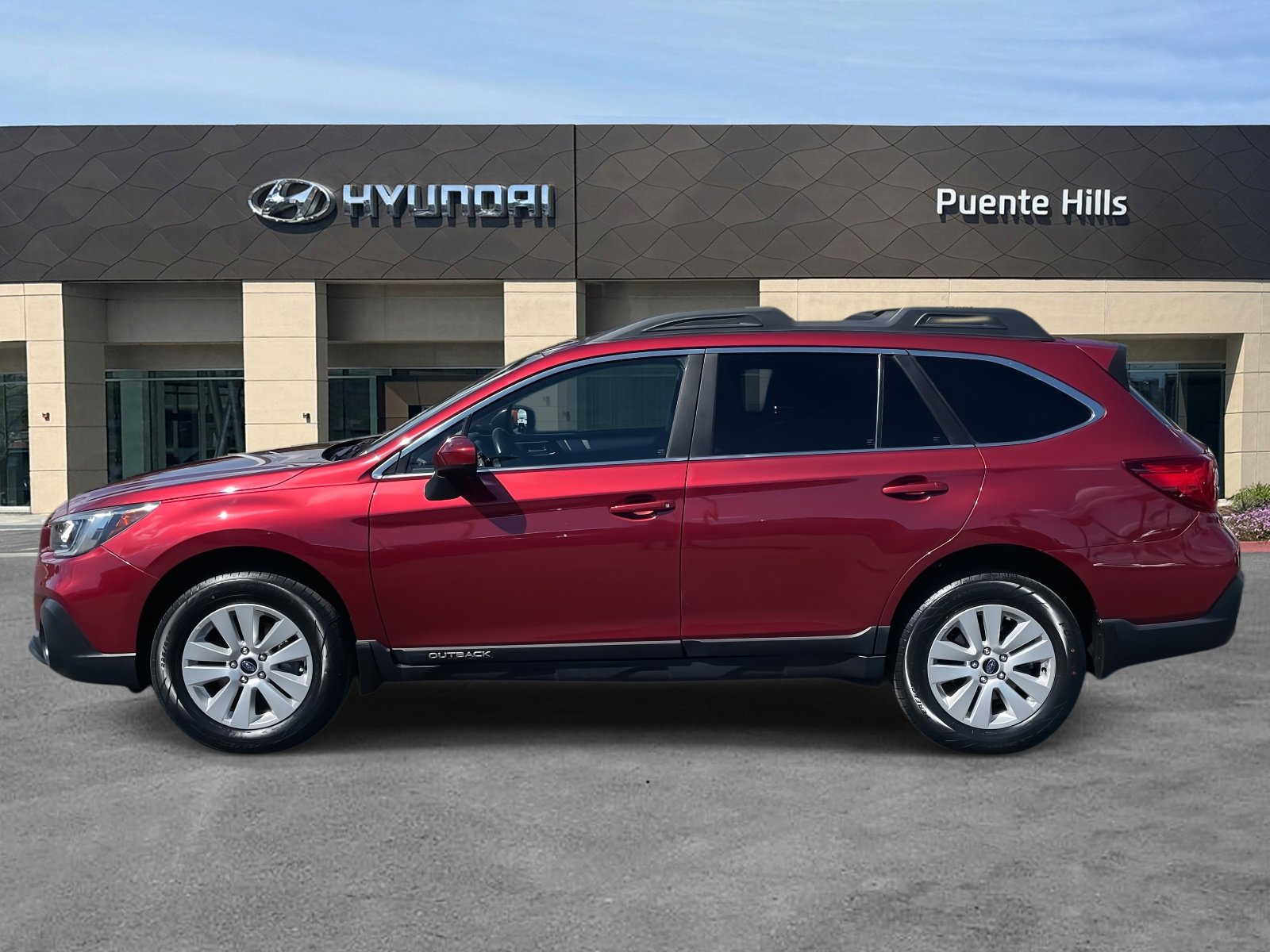 2018 Subaru Outback Premium photo 3